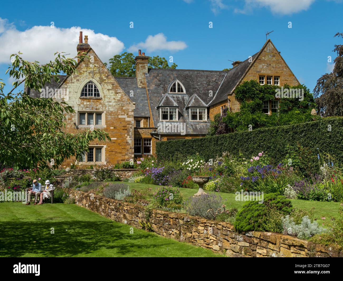 Coton Manor House and landscaped gardens, Northamptonshire, England, UK Stock Photo