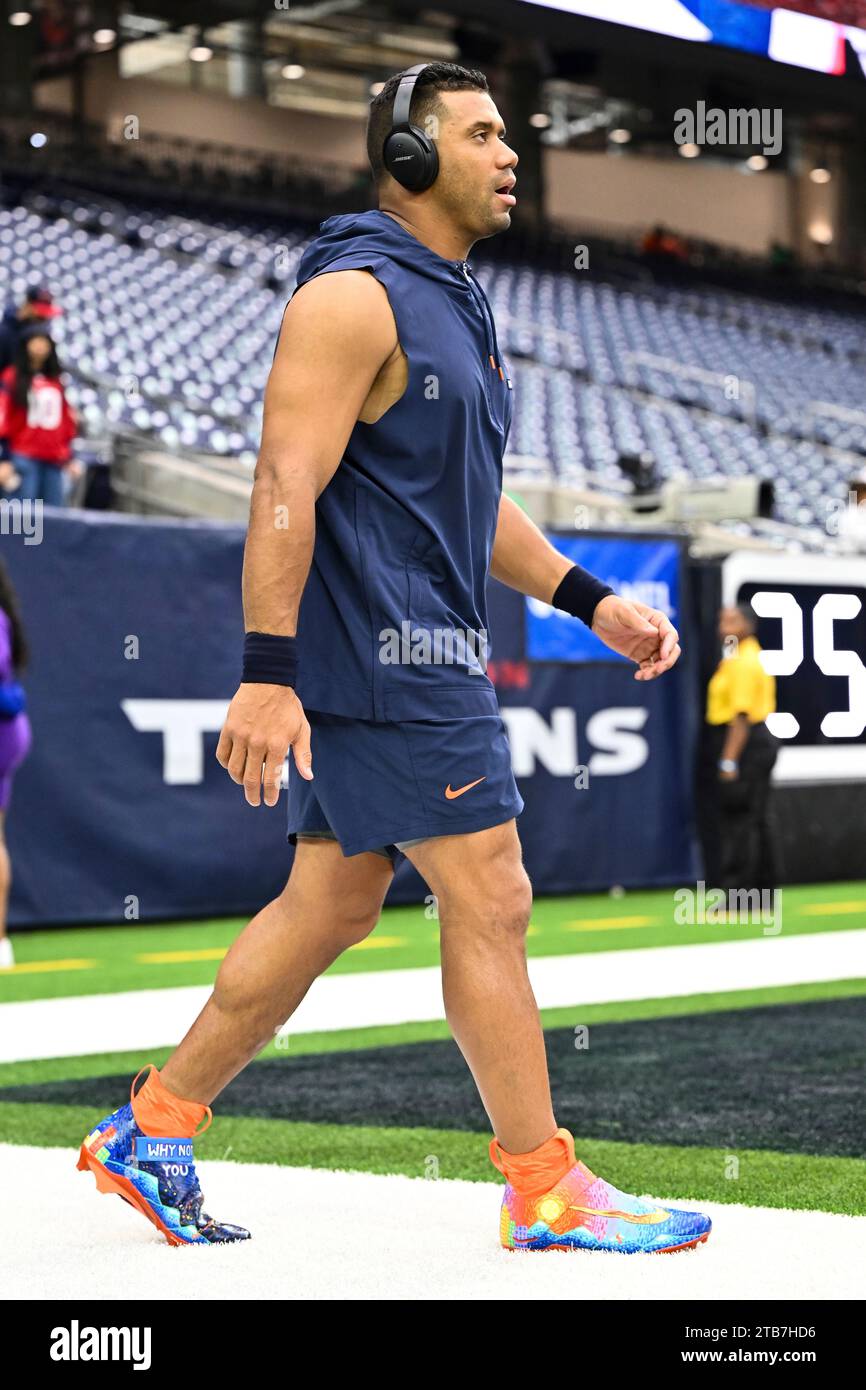 Denver Broncos quarterback Russell Wilson warming up prior to an NFL ...