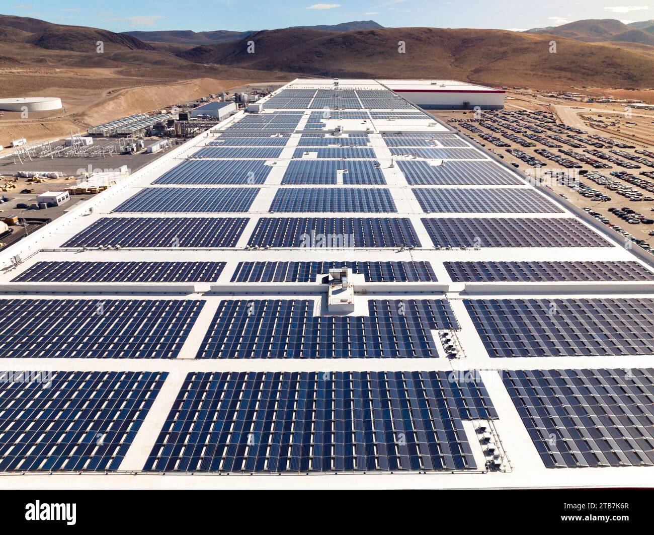 United Stated, Nevada, Tahoe Reno Industrial Center: photovoltaic panels on the roofs of the Giga Nevada (Gigafactory 1), a lithium-ion battery and el Stock Photo