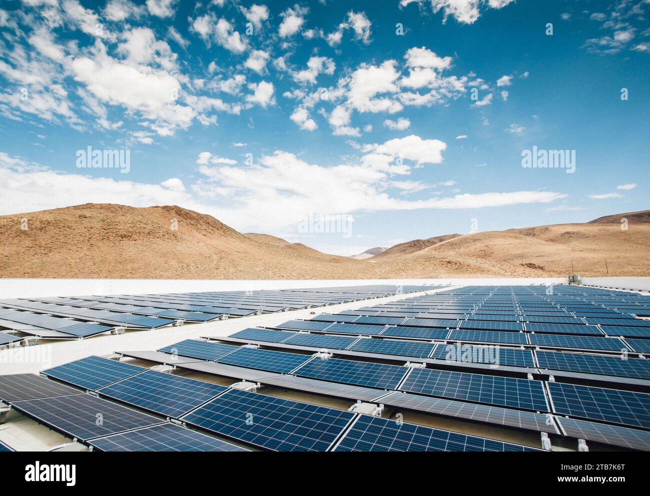 United Stated, Nevada, Tahoe Reno Industrial Center: photovoltaic panels on the roofs of the Giga Nevada (Gigafactory 1), a lithium-ion battery and el Stock Photo