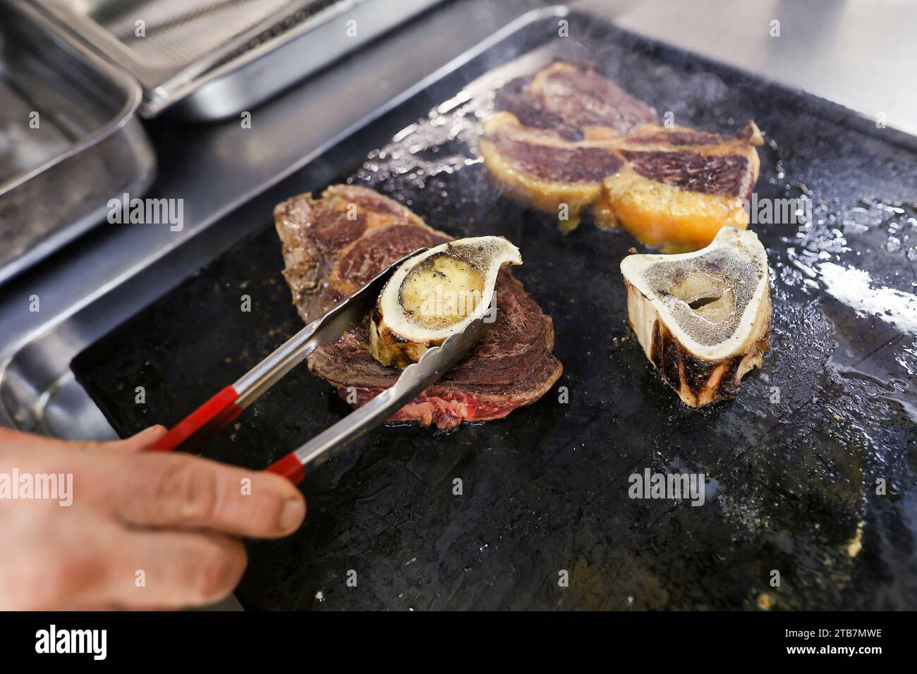 Preparation of a rib steak “entrecote Bordelaise” (Bordeaux Style Steak