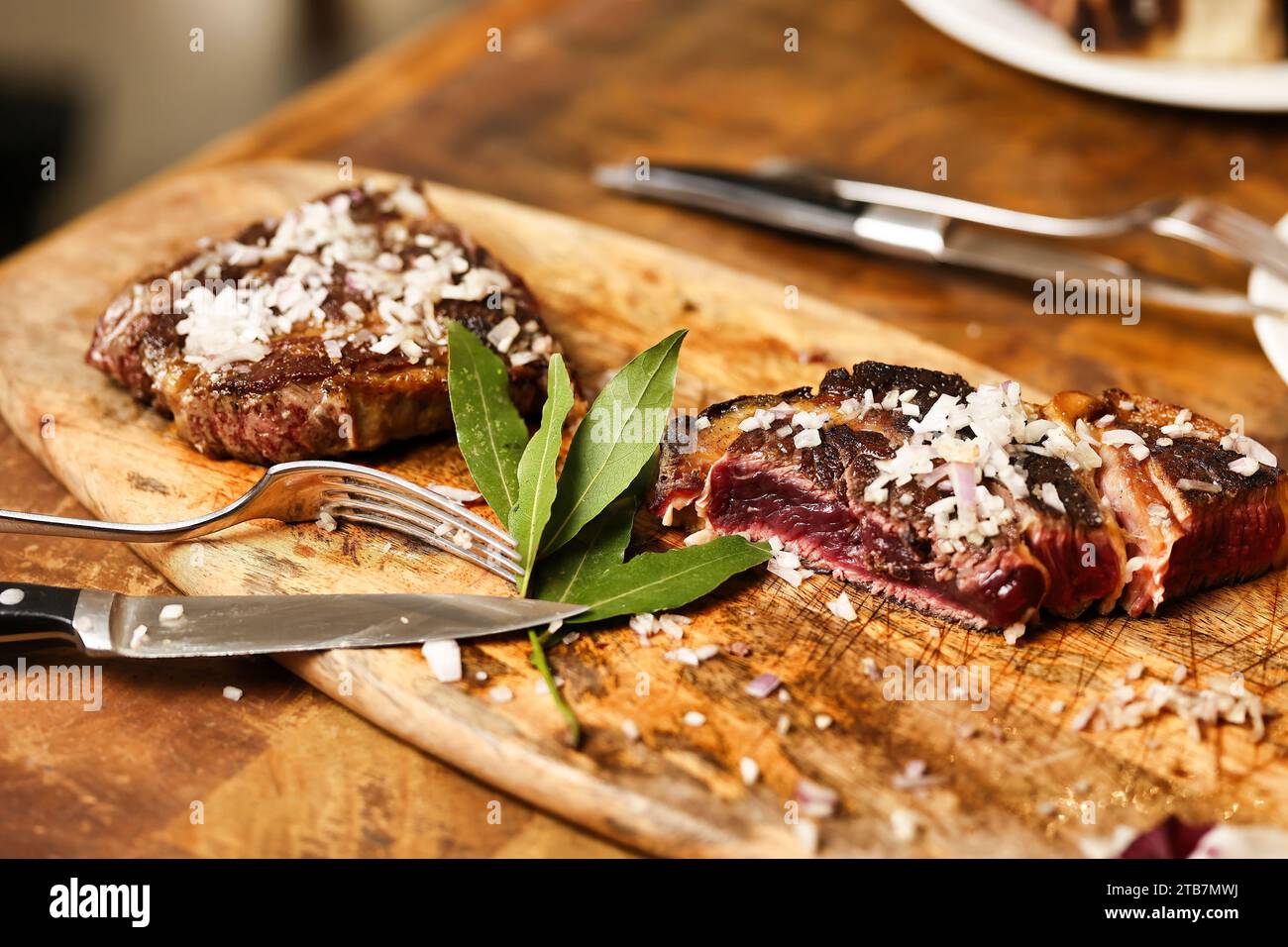 Preparation of a rib steak “entrecote Bordelaise” (Bordeaux Style Steak