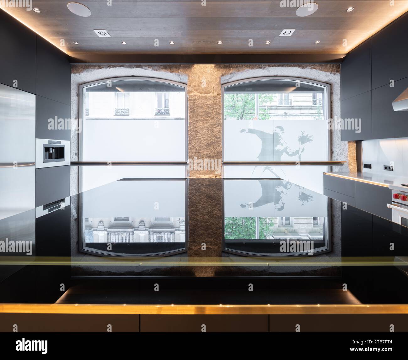 Exquisite marble walls design in luxury penthouse interior design - Sustainable Luxury Penthouse Apartments With Marble Countertops