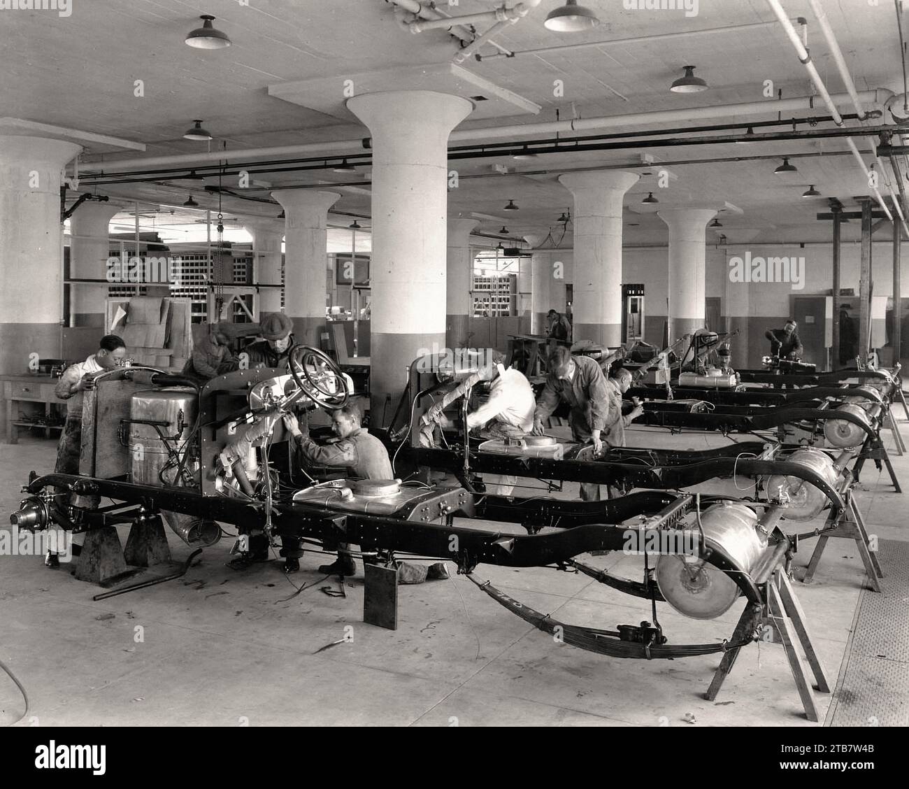Doble factory with workers and chassis - Vintage car picture Stock ...