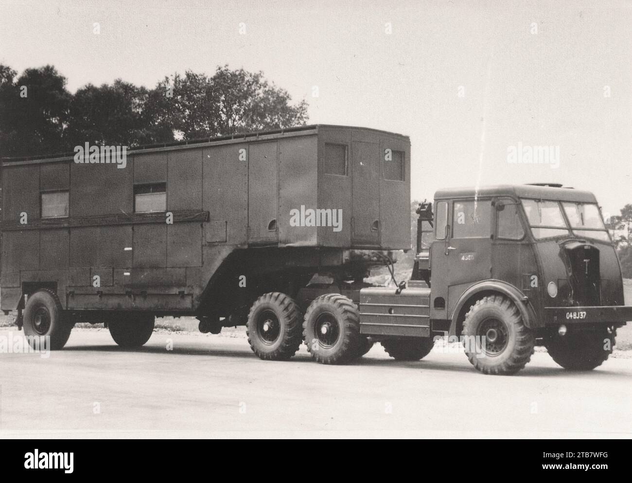 Thornycroft SM-GRN6 Big Ben 10 Ton 6x4 Tractor - Vintage car picture Stock  Photo - Alamy