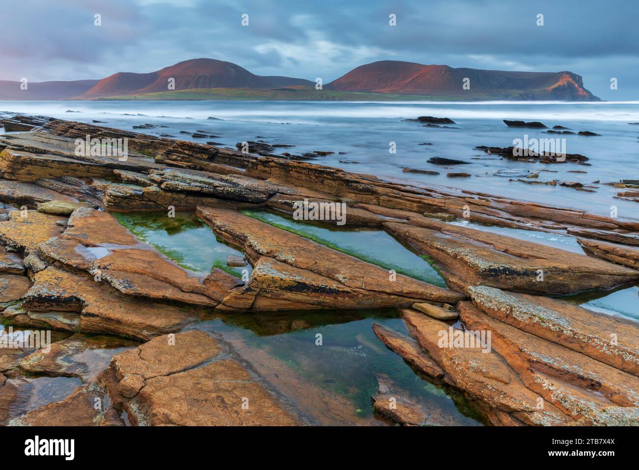 Morning sunlight on the mountains of Hoy from the distinctive ledges of Warebeth, Mainland, Orkney, Scotland.  Autumn (October) 2022. Stock Photo