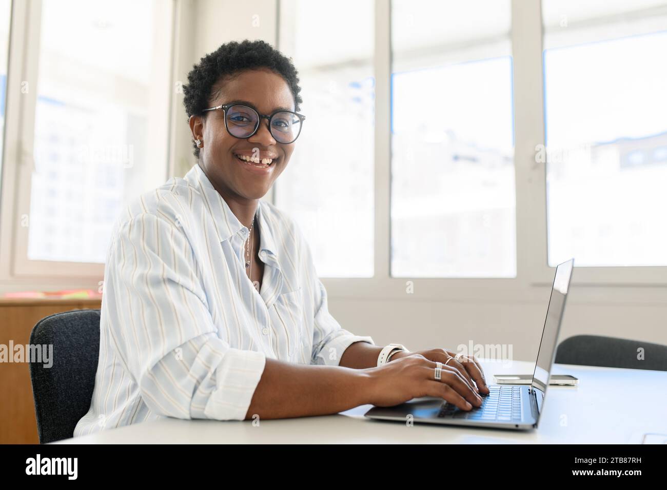 Positive black lady planning hi-res stock photography and images - Alamy