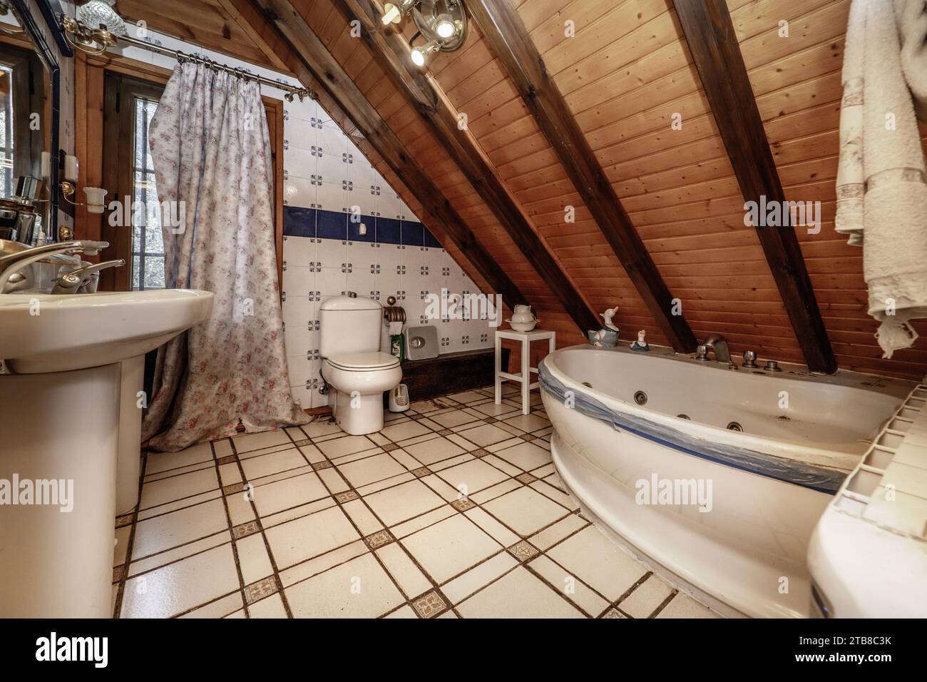 Log cabin bathroom with whirlpool tub Stock Photo
