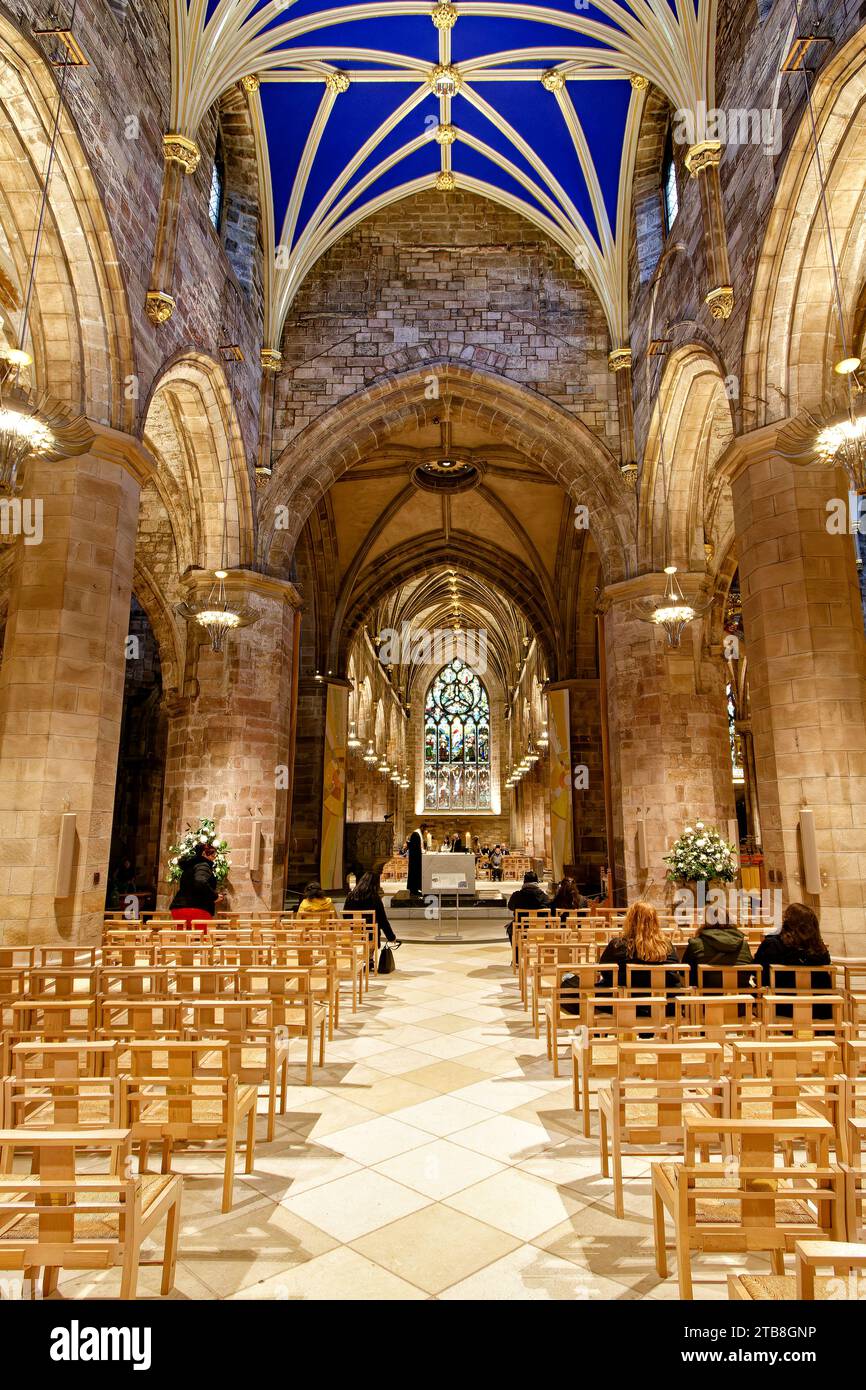 St Giles' Cathedral Old Town Edinburgh interior and priest conducting a service of prayer Stock Photo