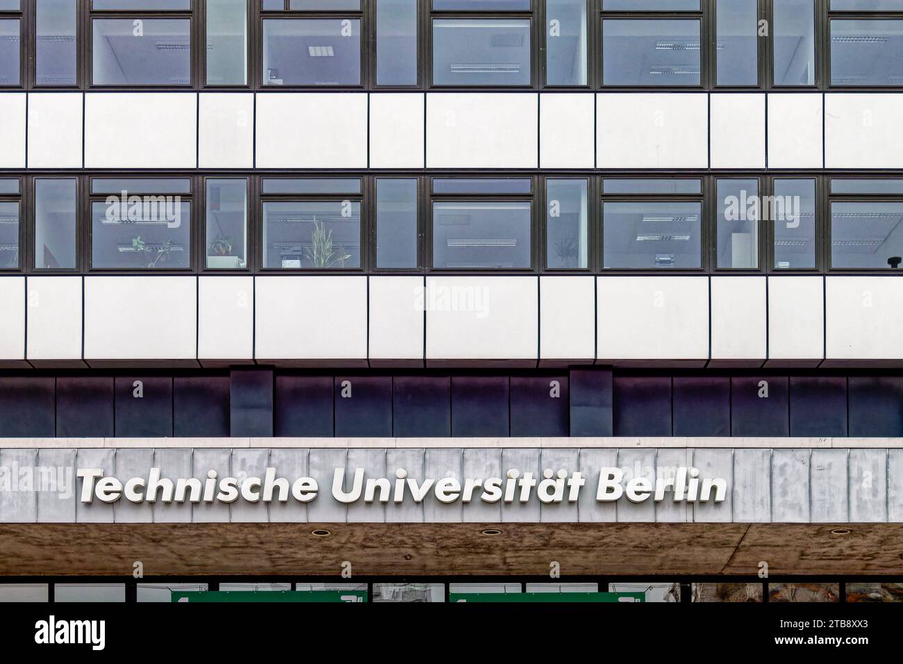 Technische Universität Berlin, TU Berlin, Aussaufnahme, Eingang, Warnstreik, Berlin-Tiergarten, Stock Photo