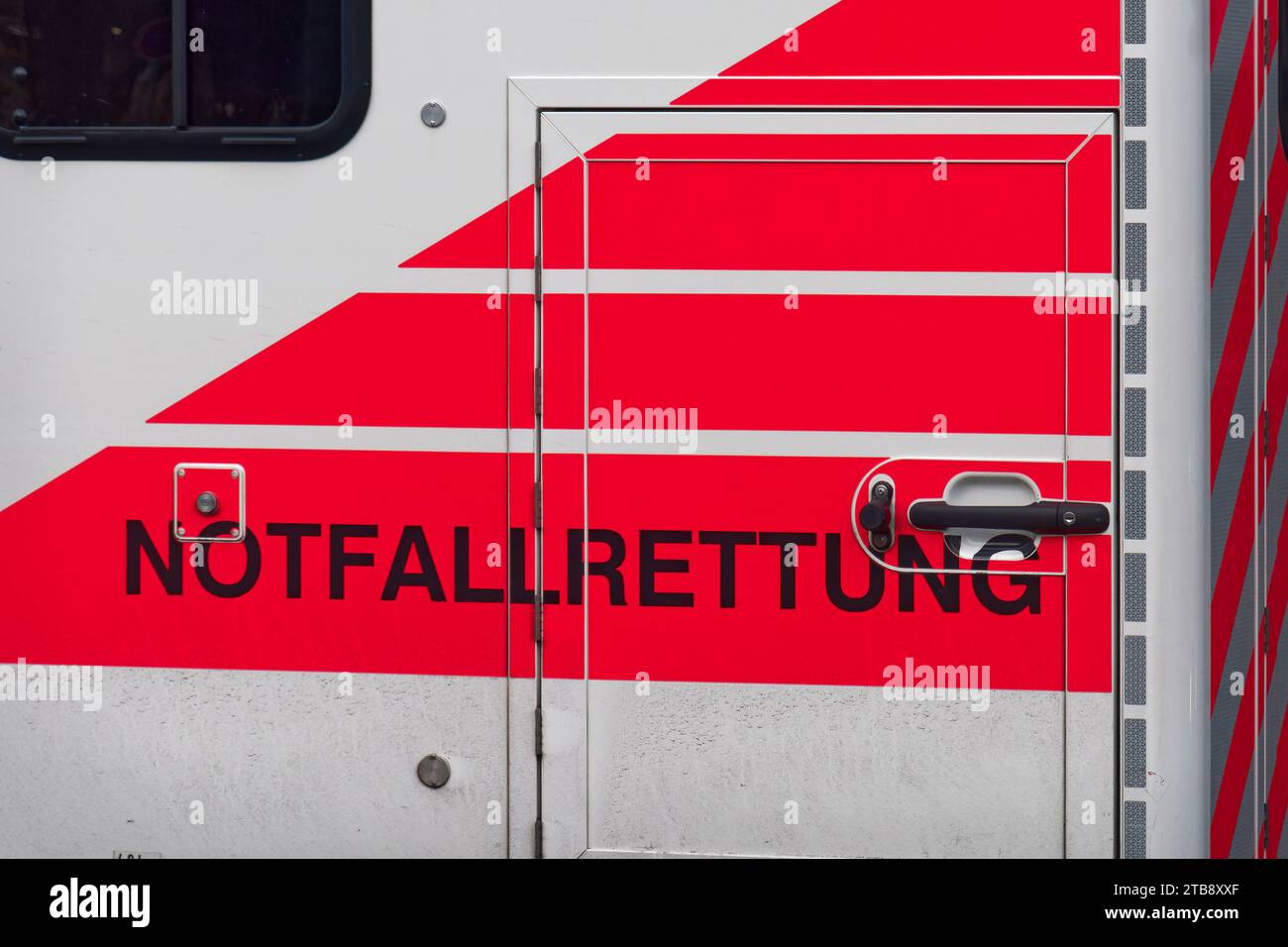 Notarzt ,Rettungswagen, Notfallrettung, Feuerwehr, Einsatzfahrt mit