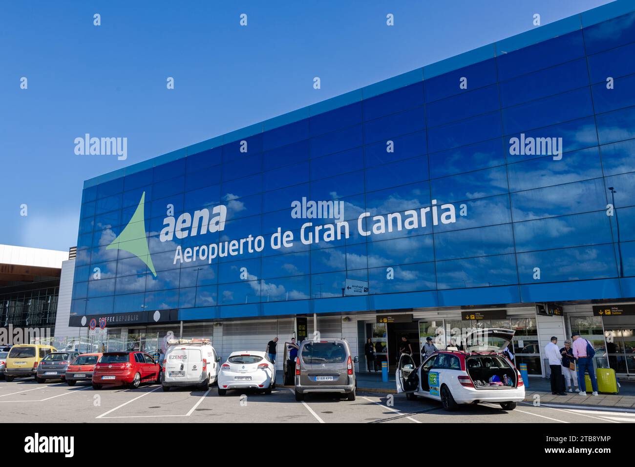 Terminal of aeropuerto de gran canaria international airport lp hi-res ...