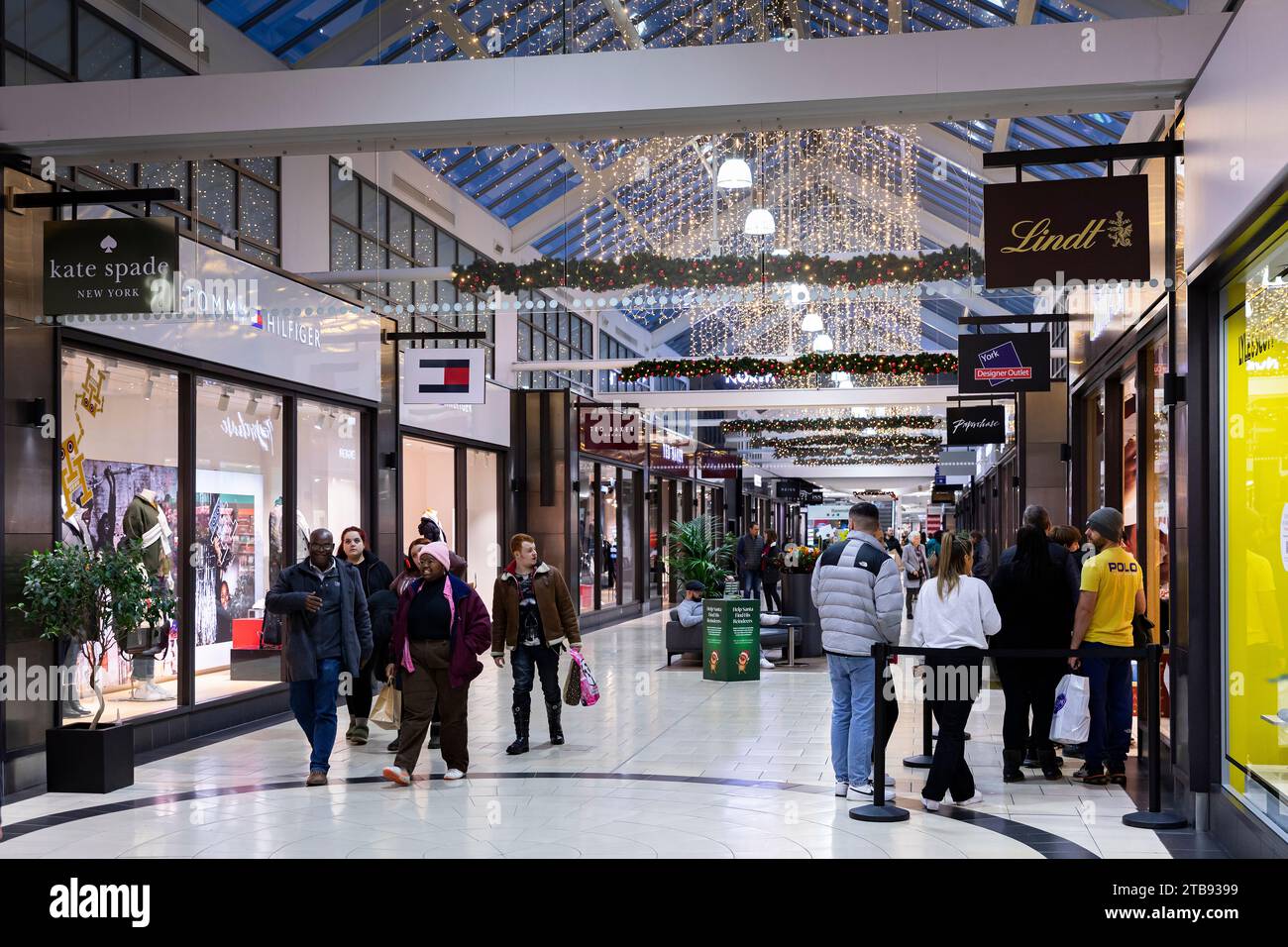 Designer outlet centre hi res stock photography and images Page 8 Alamy