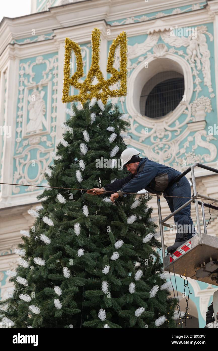 2023-12-05 Kyiv, Ukraine. Municipal worker decorating the Christmas tree on Sophia Square. The Christmas tree was given to the city by patrons. Stock Photo