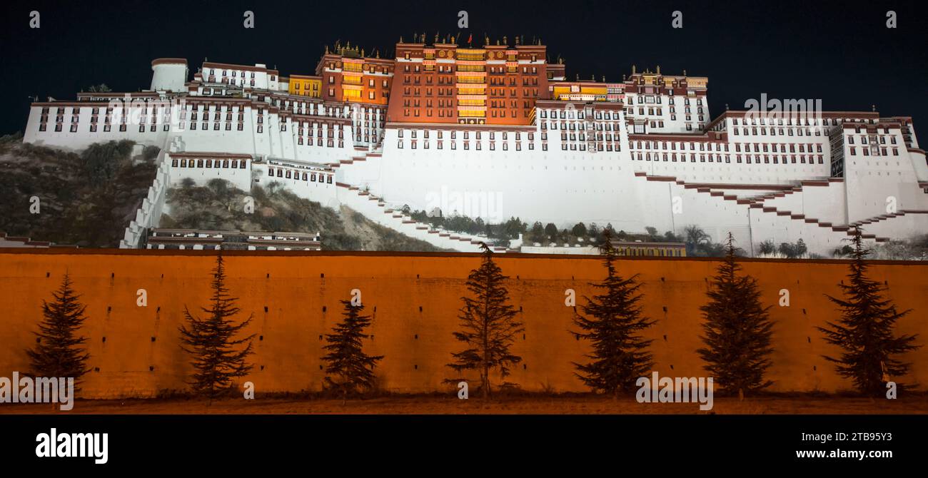Potala Palace in Lhasa; Lhasa, Tibet Stock Photo - Alamy