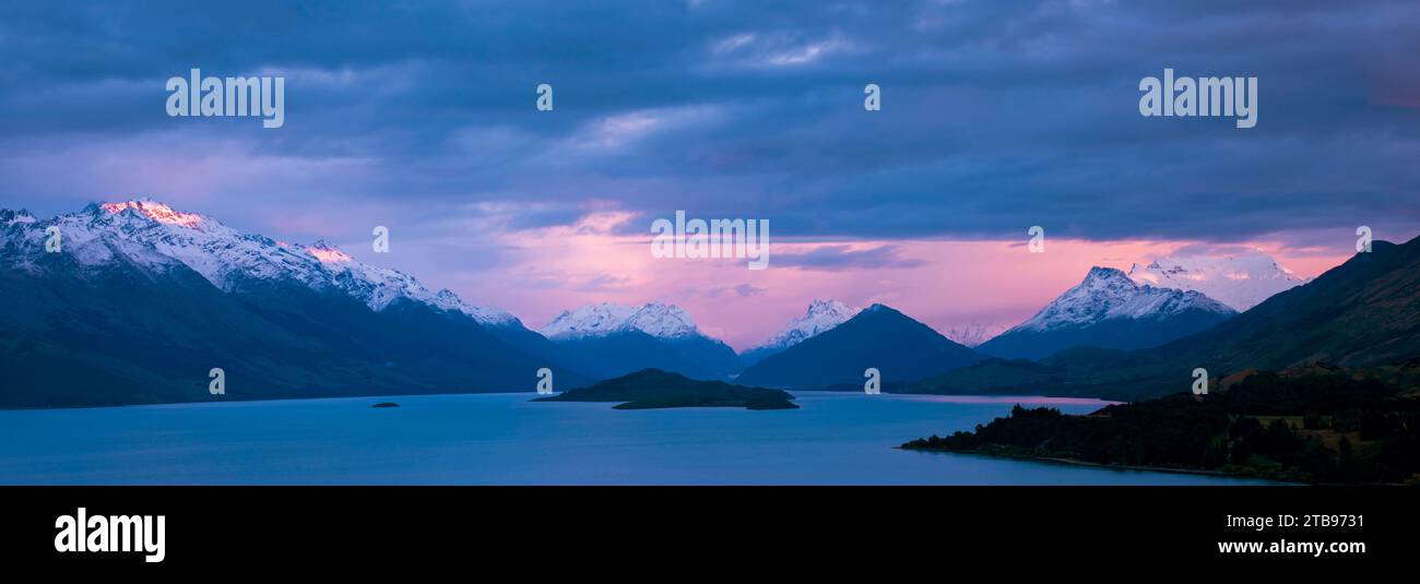 Sunrise above Lake Wakatipu; South Island, New Zealand Stock Photo - Alamy