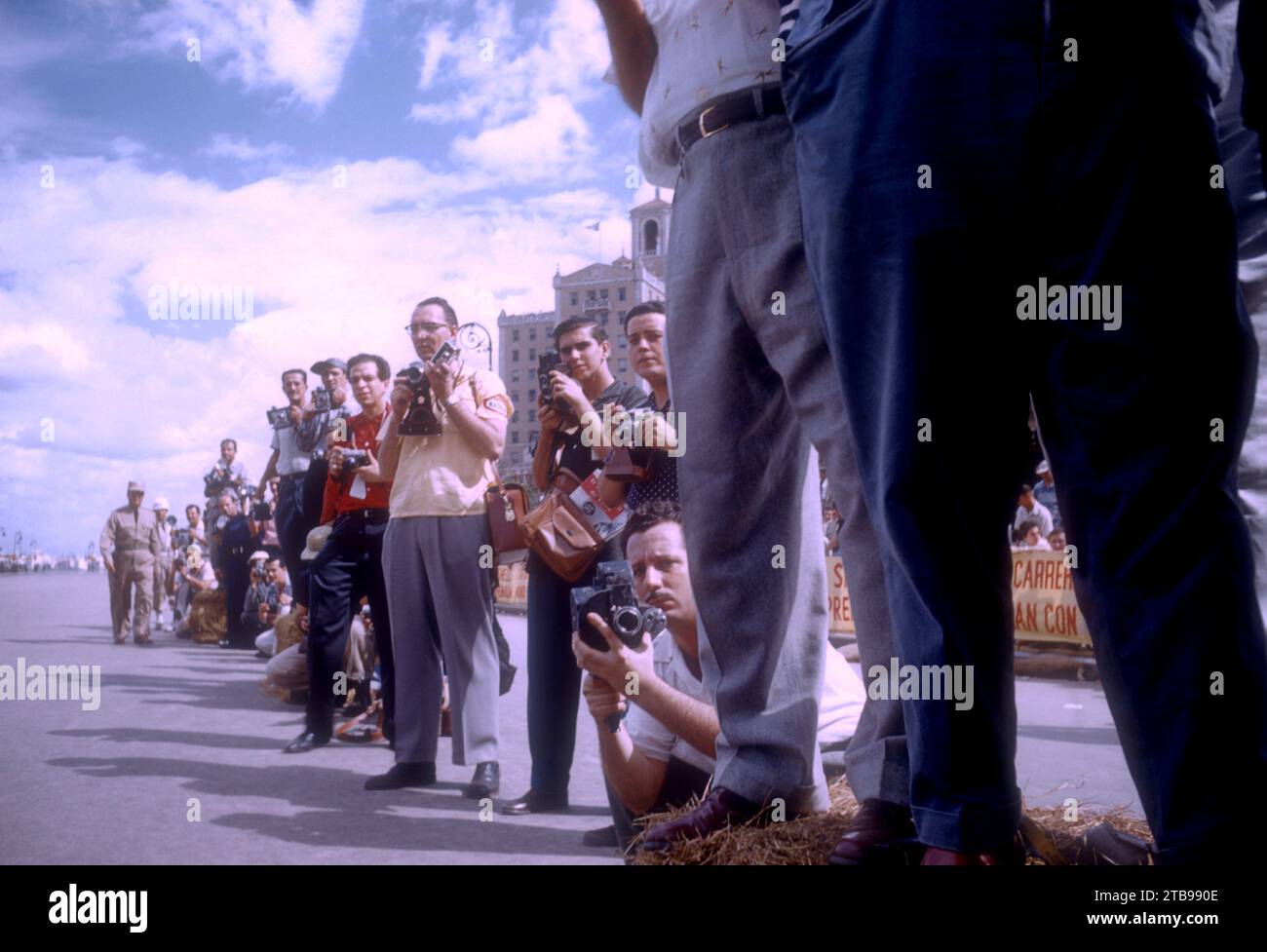 HAVANA, CUBA - FEBRUARY 24:  Photographers line the course during the 1957 Cuban Grand Prix on February 24, 1957 in Havana, Cuba.  Juan Manuel Fangio won the race.  (Photo by Hy Peskin) Stock Photo
