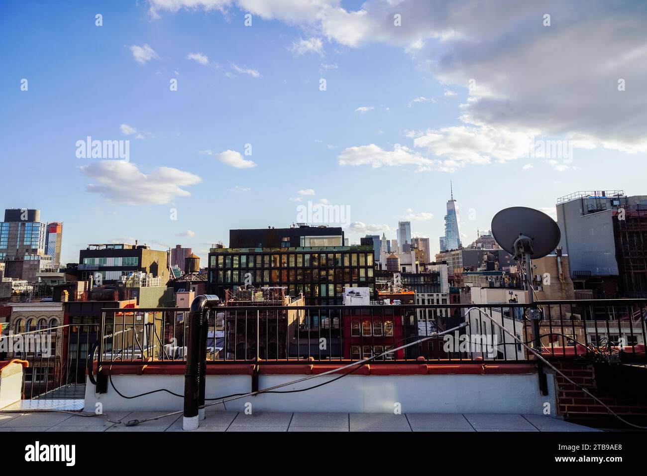 Rooftop new york patio hi-res stock photography and images - Alamy