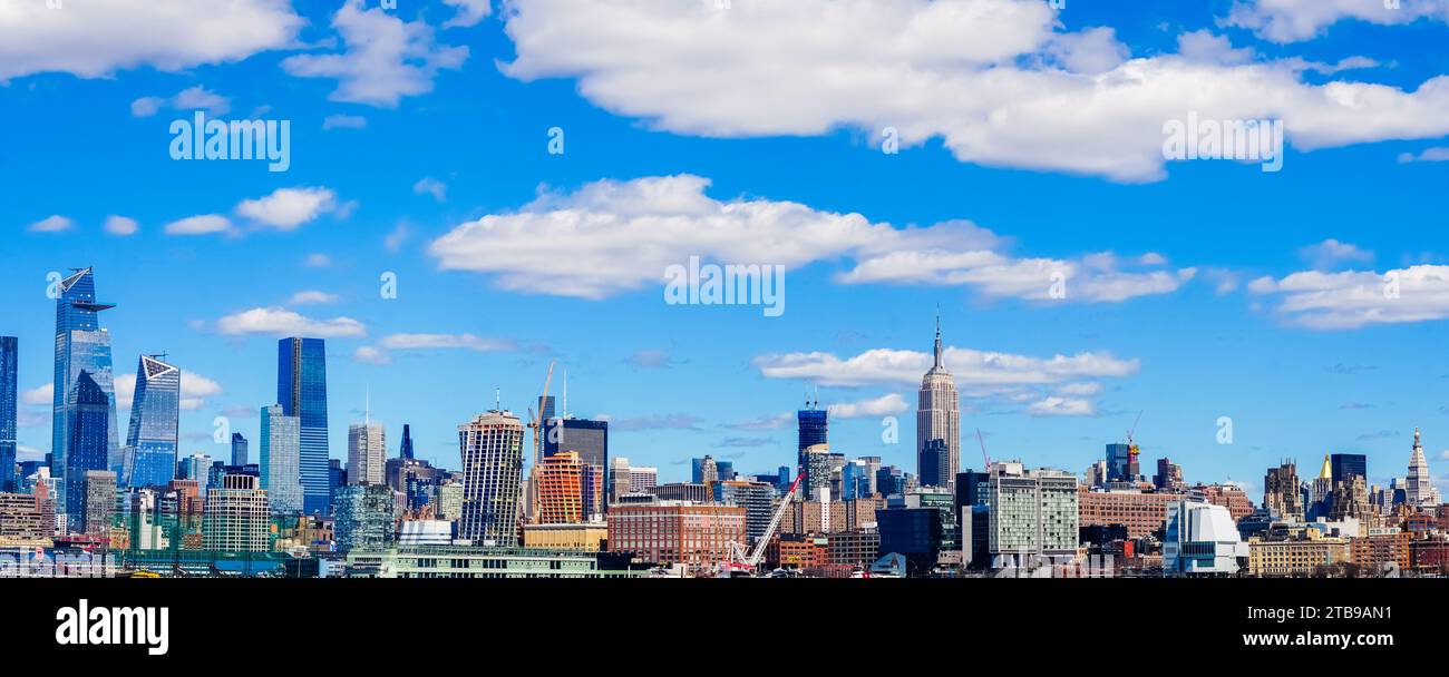 Panoramic view of the New York City skylines with the famous Empire
