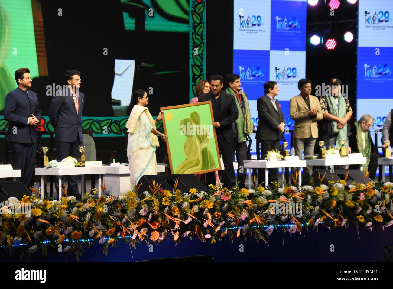 Kolkata, West Bengal, India. 5th Dec, 2023. Mamata Banerjee, Chief Minister of West Bengal, presenting her painting to Bollywood star actor Salman Khan at the iaugural function of the 29th edition of the Kolkata International Film Festival (KIFF 29), organized by the Information and Cultural Affairs Department, Government of West Bengal, which is scheduled to be held between 5 - 12 December, 2023 in Kolkata, the cultural capital of the State of West Bengal. this festival is accredited by the International Federation of Film Producers' Association or FIAPF. (Credit Image: © Biswarup Ganguly/ Stock Photo