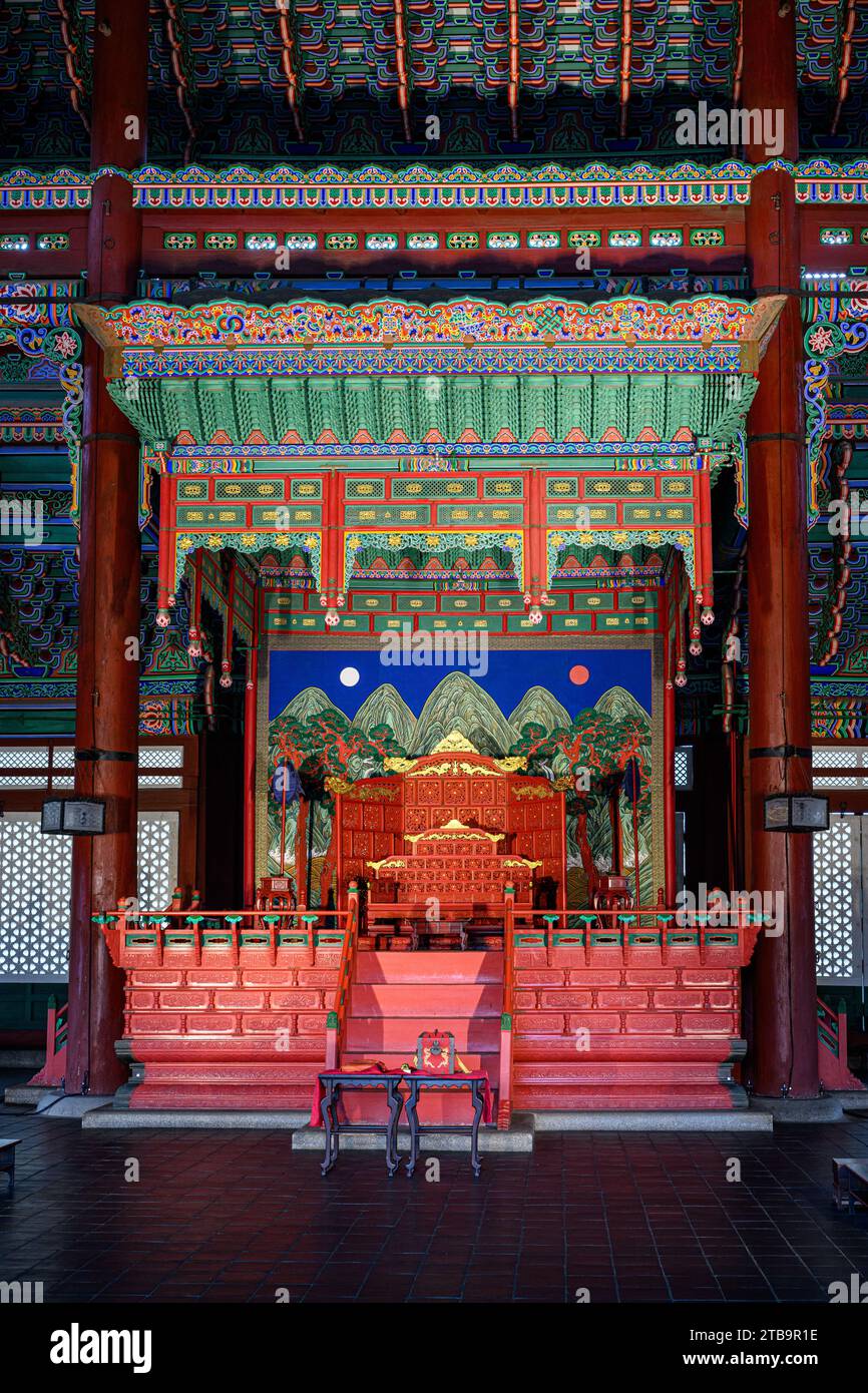 This is a vibrant and striking image of an ornately decorated throne in Gyeongbokgung Palace Stock Photo