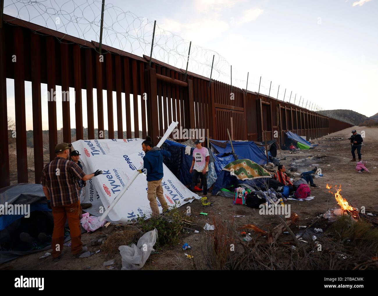 Jacumba Hot Springs California USA 3rd Dec 2023 Asylum Seeking jacumba-hot-springs-california-usa-3rd-dec-2023-asylum-seeking