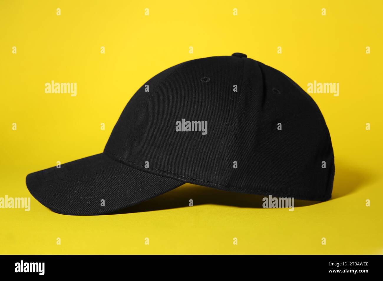 Yellow and black baseball cap hi-res stock photography and images - Alamy