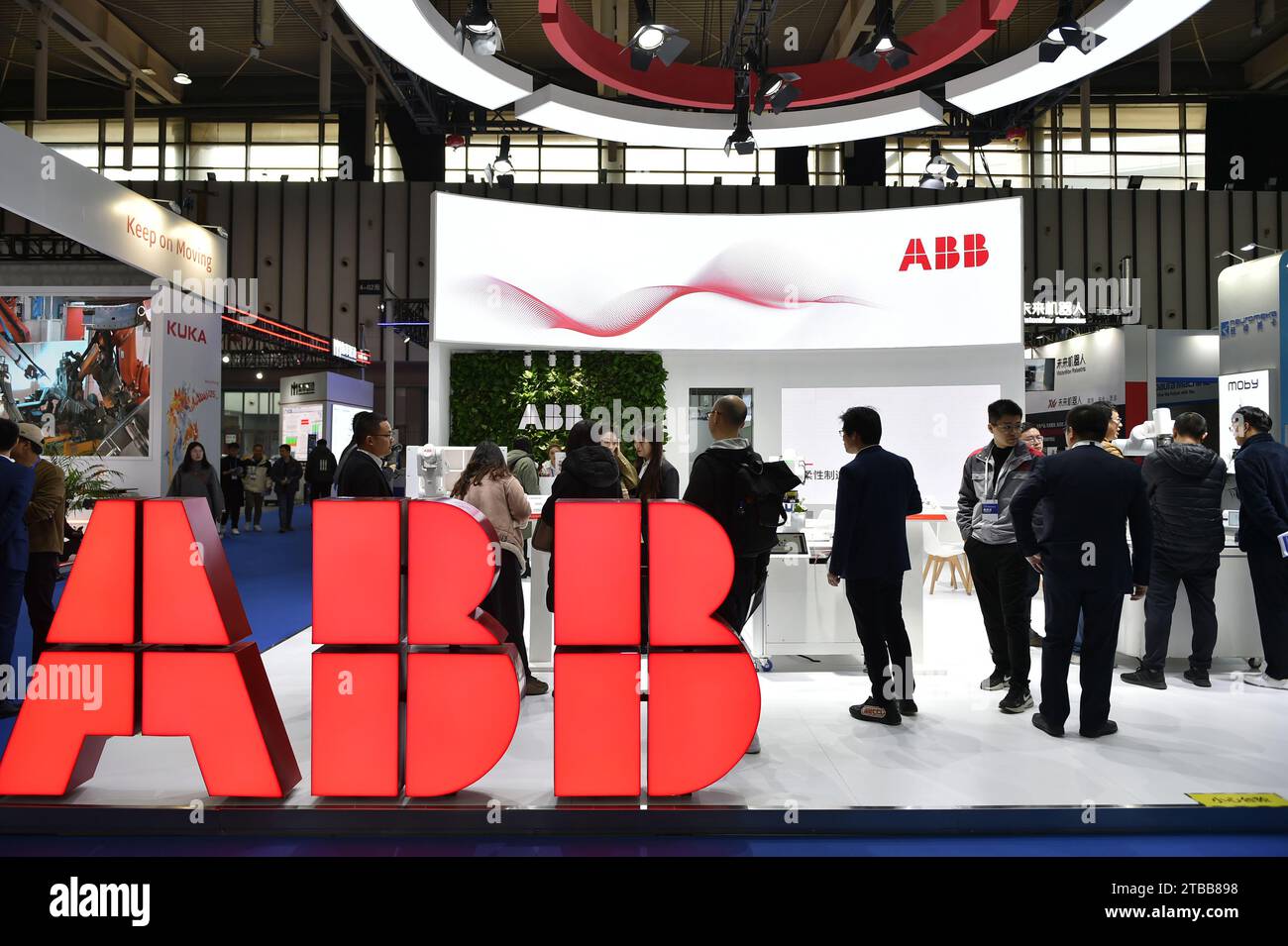 Abb robot hi-res stock photography and images - Alamy