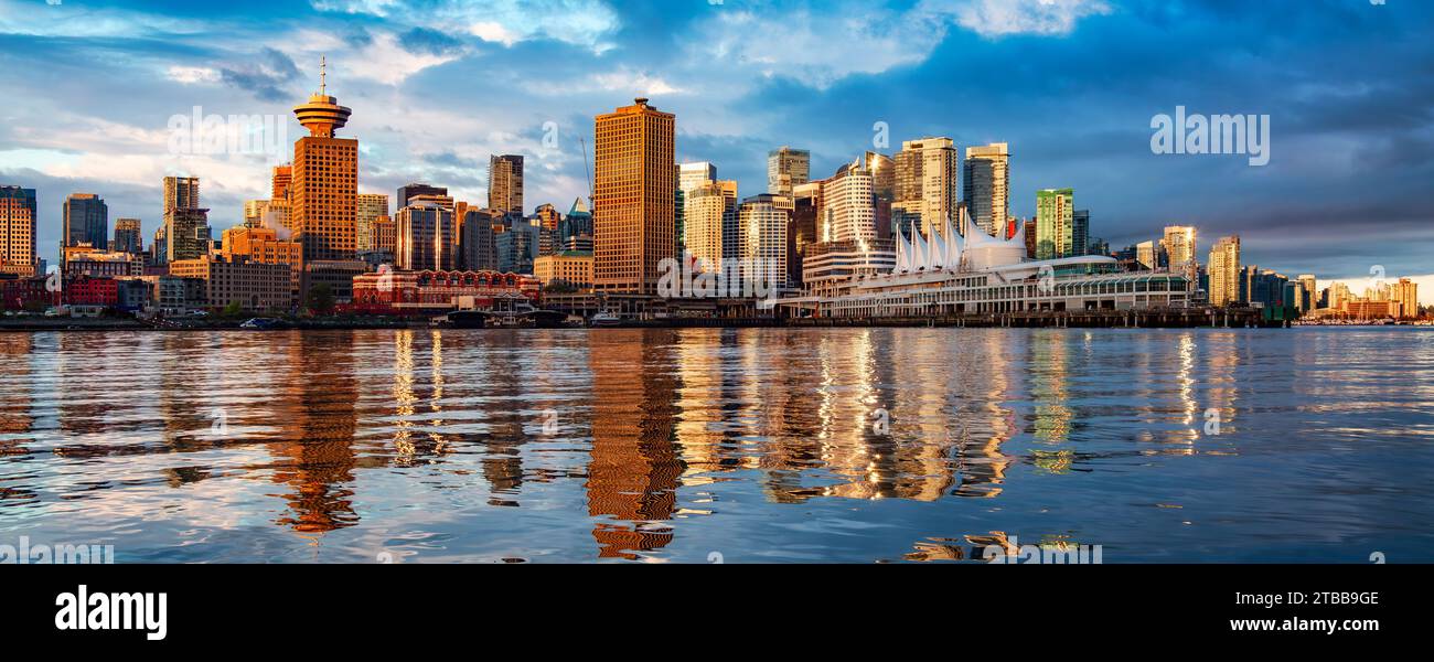 Pano of vancouver skyline hi-res stock photography and images - Alamy