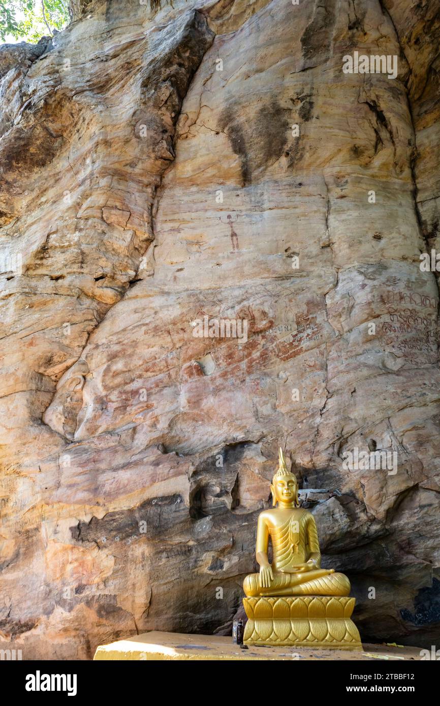 Pha Phak Wan, prehistoric rock paintings at enormous boulder, and