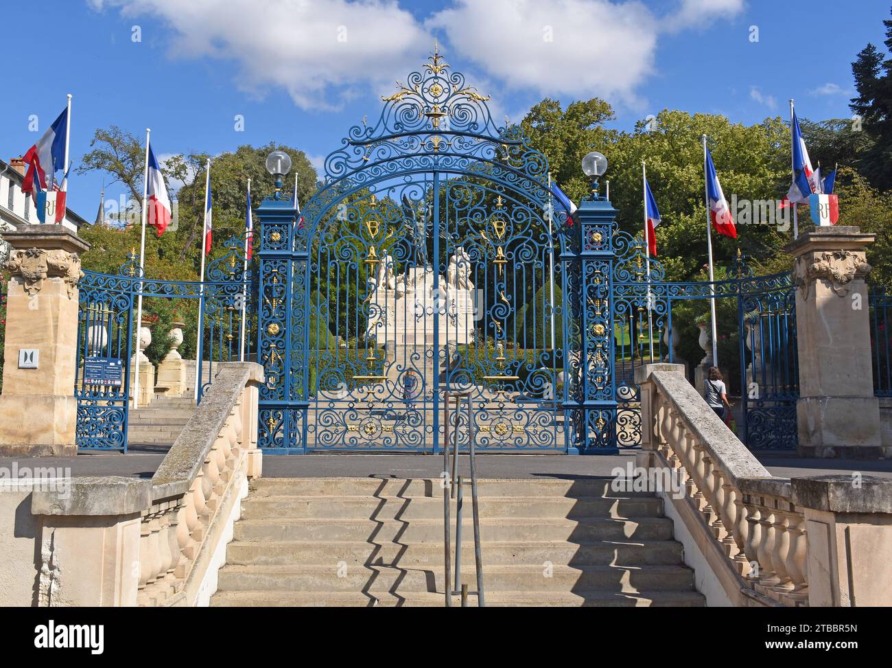 Le monument aux morts, War memorial, of Béziers, France, built 1925, unusually, doesn’t list individual soldiers.  Sculptor Jean-Antoine Injalbert Stock Photo