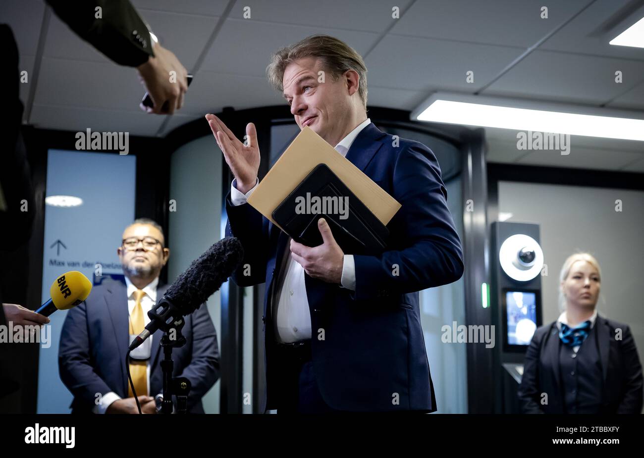 THE HAGUE - Party leader Pieter Omtzigt of the New Social Contract (NSC) after a conversation with party leader Dilan Yesilgoz of the VVD. Today Omtzigt will discuss separately with both Yesilgoz and party leader Geert Wilders of the PVV. ANP ROBIN VAN LONKHUIJSEN netherlands out - belgium out Stock Photo