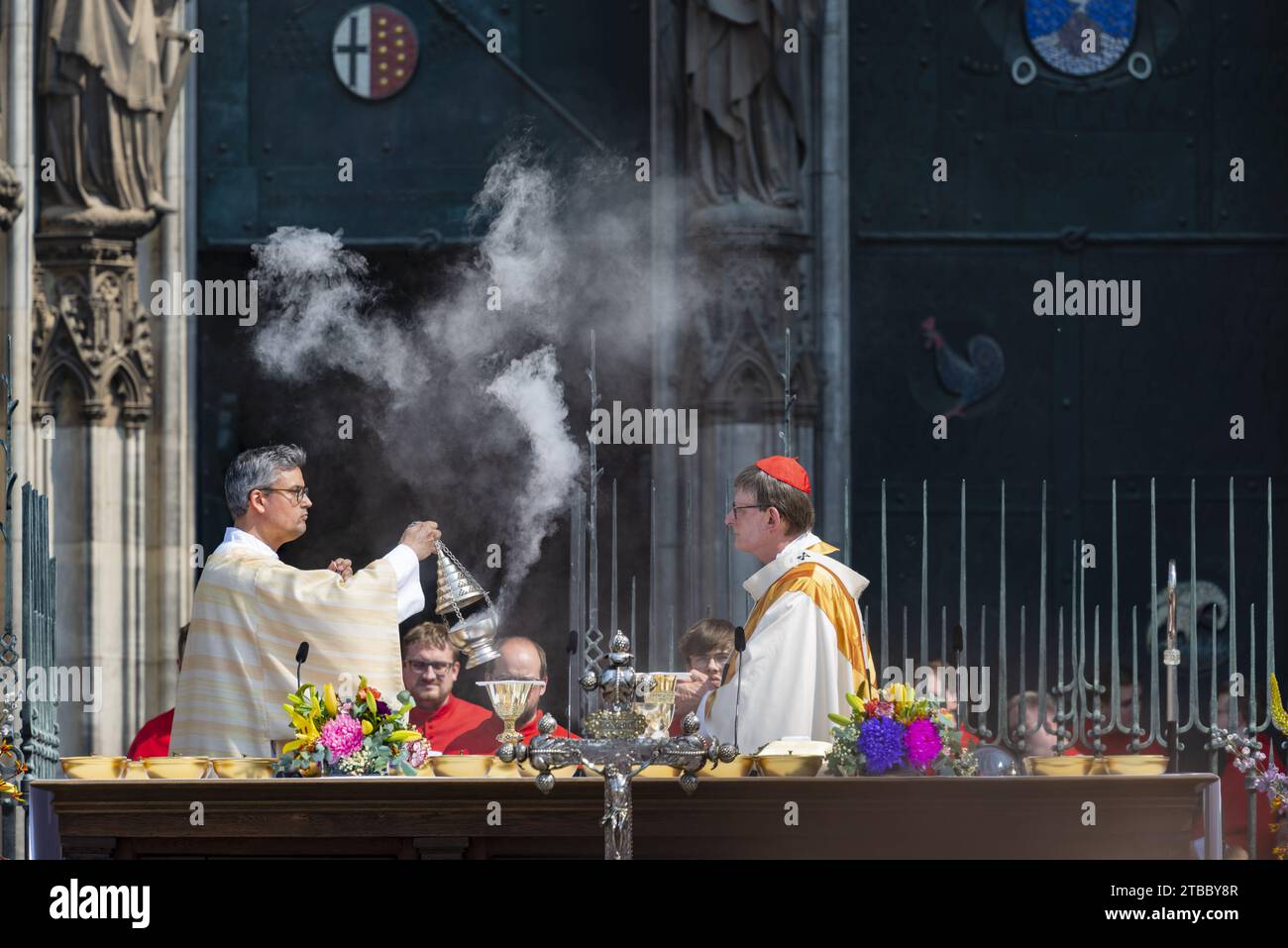 Corpus Christi procession on Roncalliplatz at Cologne Cathedral with Archbishop Rainer Maria Cardinal Woelki, Cologne, North Rhine-Westphalia, Germany Stock Photo