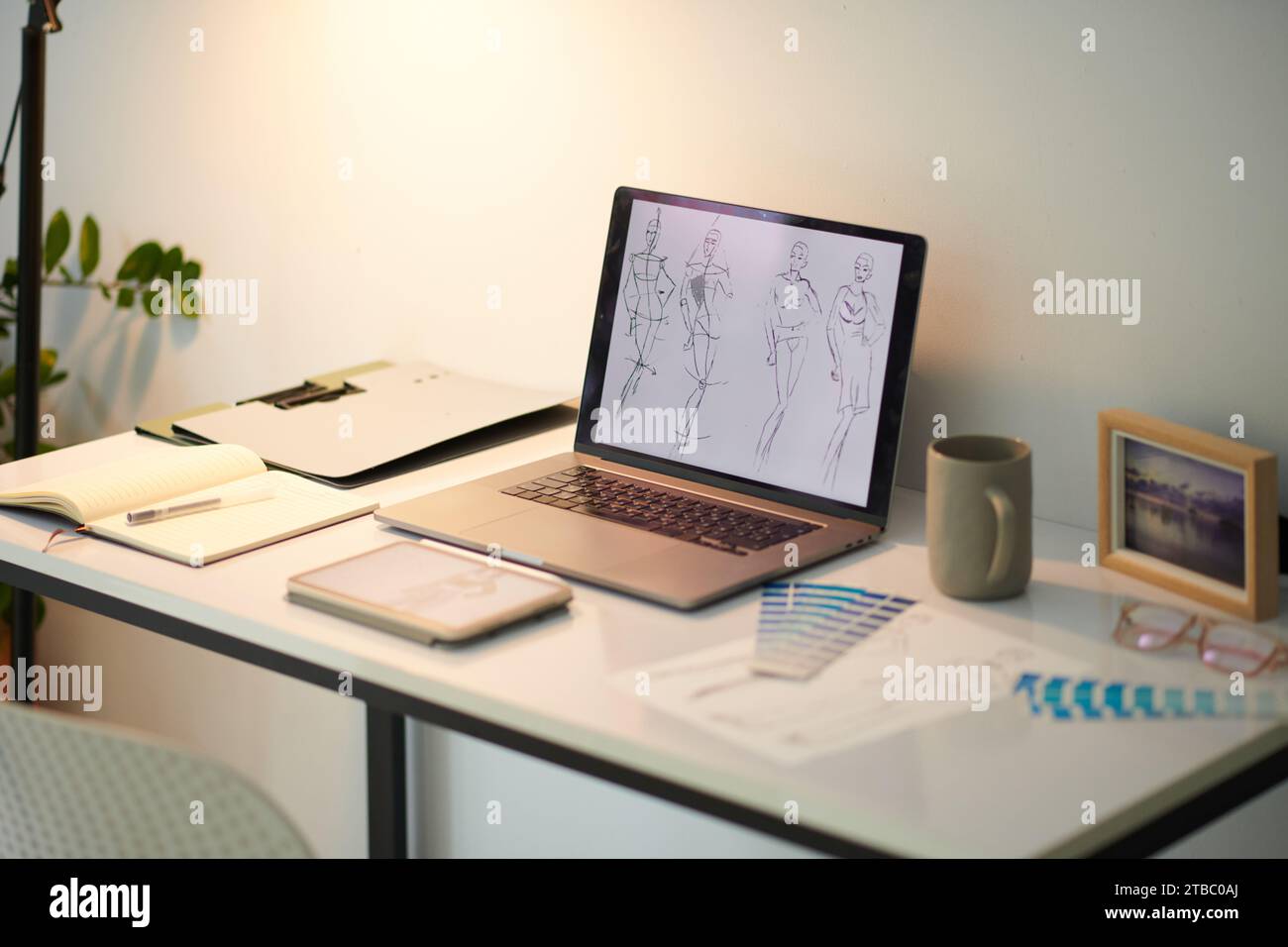 Hand drawn laptop hi-res stock photography and images - Alamy