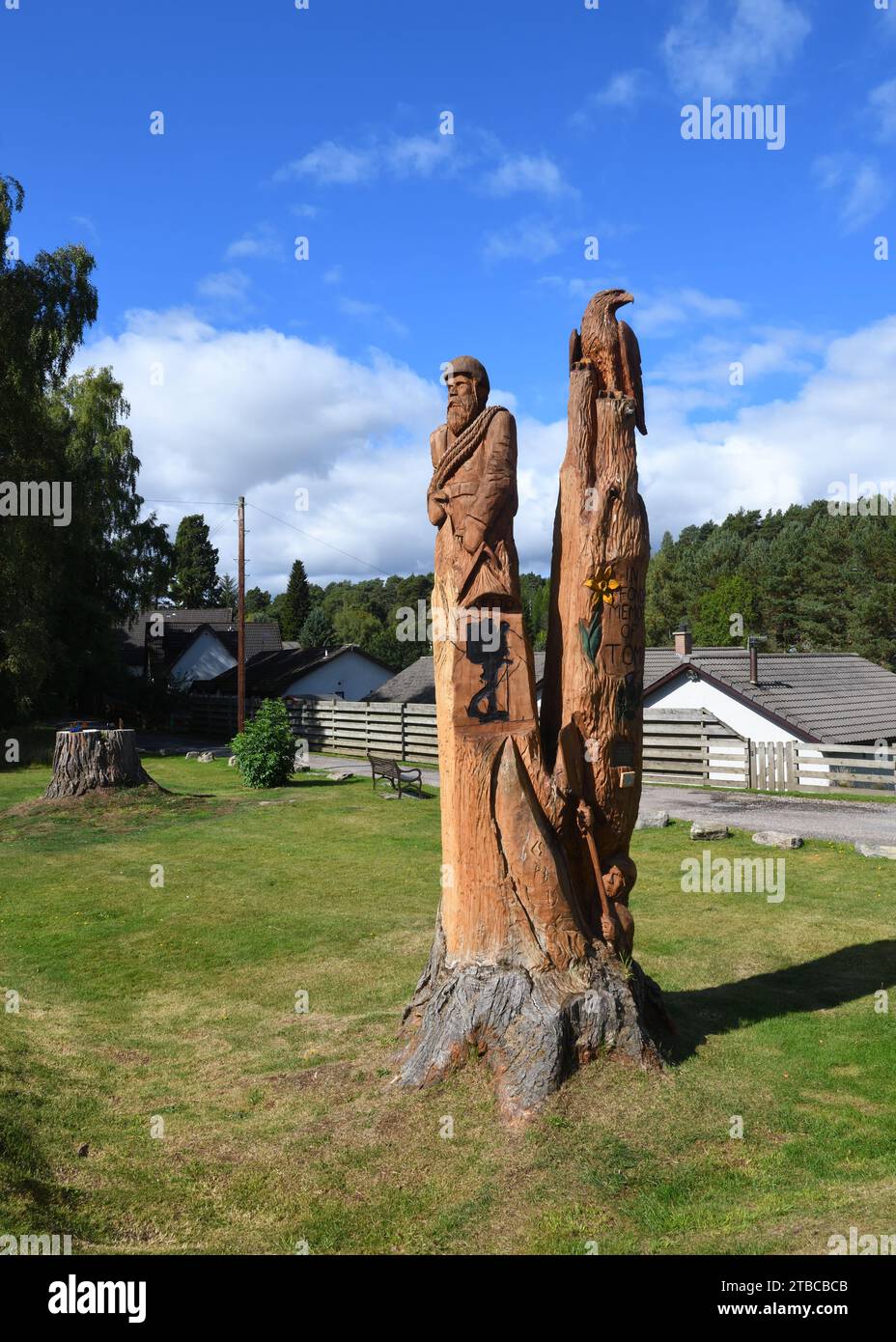 A chainsaw carved memorial to Tom Jones (mountaineer) also known as Petto to his friends and family in Carrbridge, Highland, Scotland Stock Photo