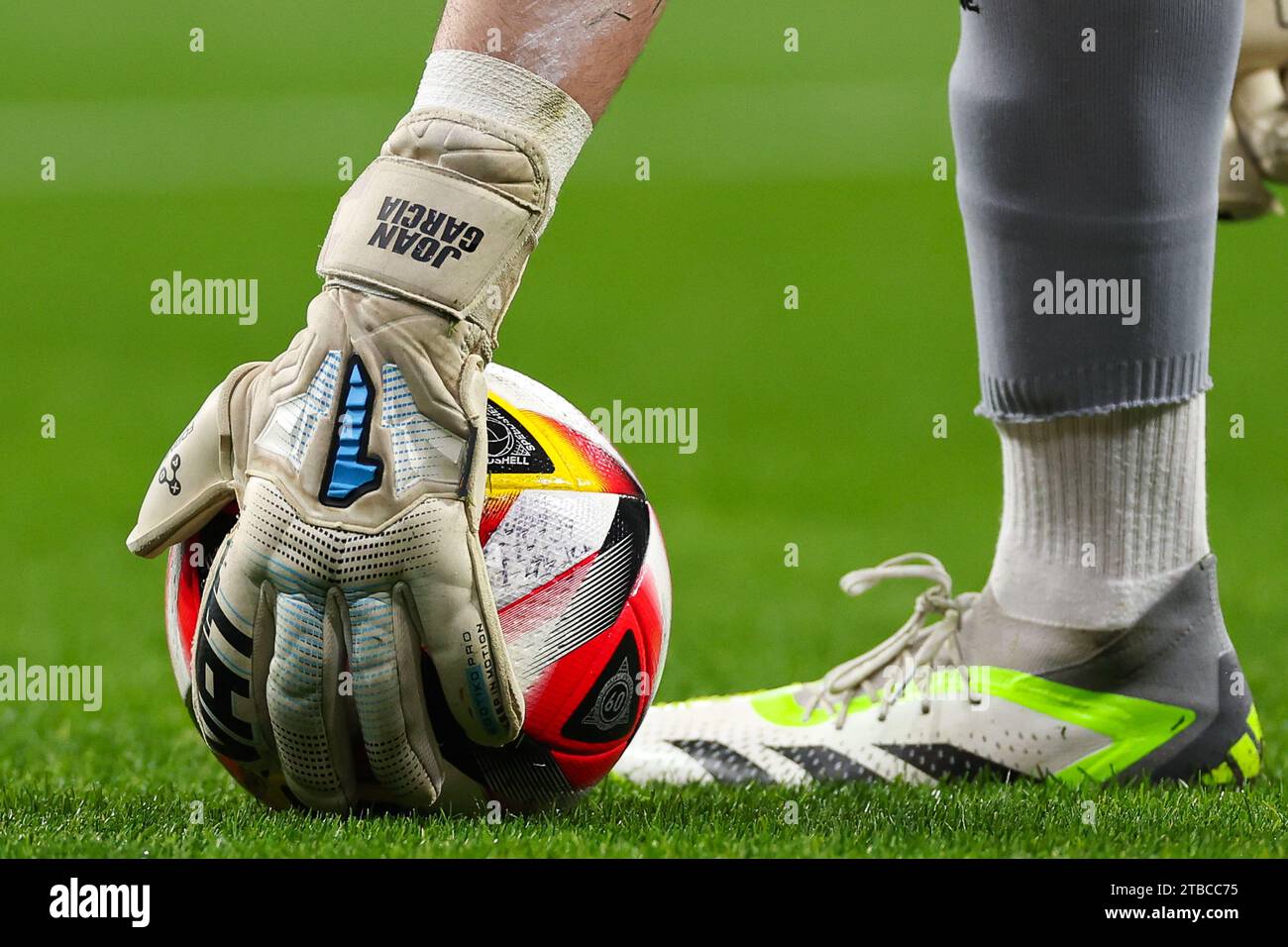 Barcelona, Spain. 05th Dec, 2023. goalkeeper glove details of Joan Garcia of RCD Espanyol during the Spanish Copa del Rey match between RCD Espanyol and Real Valladolid at Stage Front Stadium in Barcelona on December 05, 2023. Credit: DAX Images/Alamy Live News Stock Photo