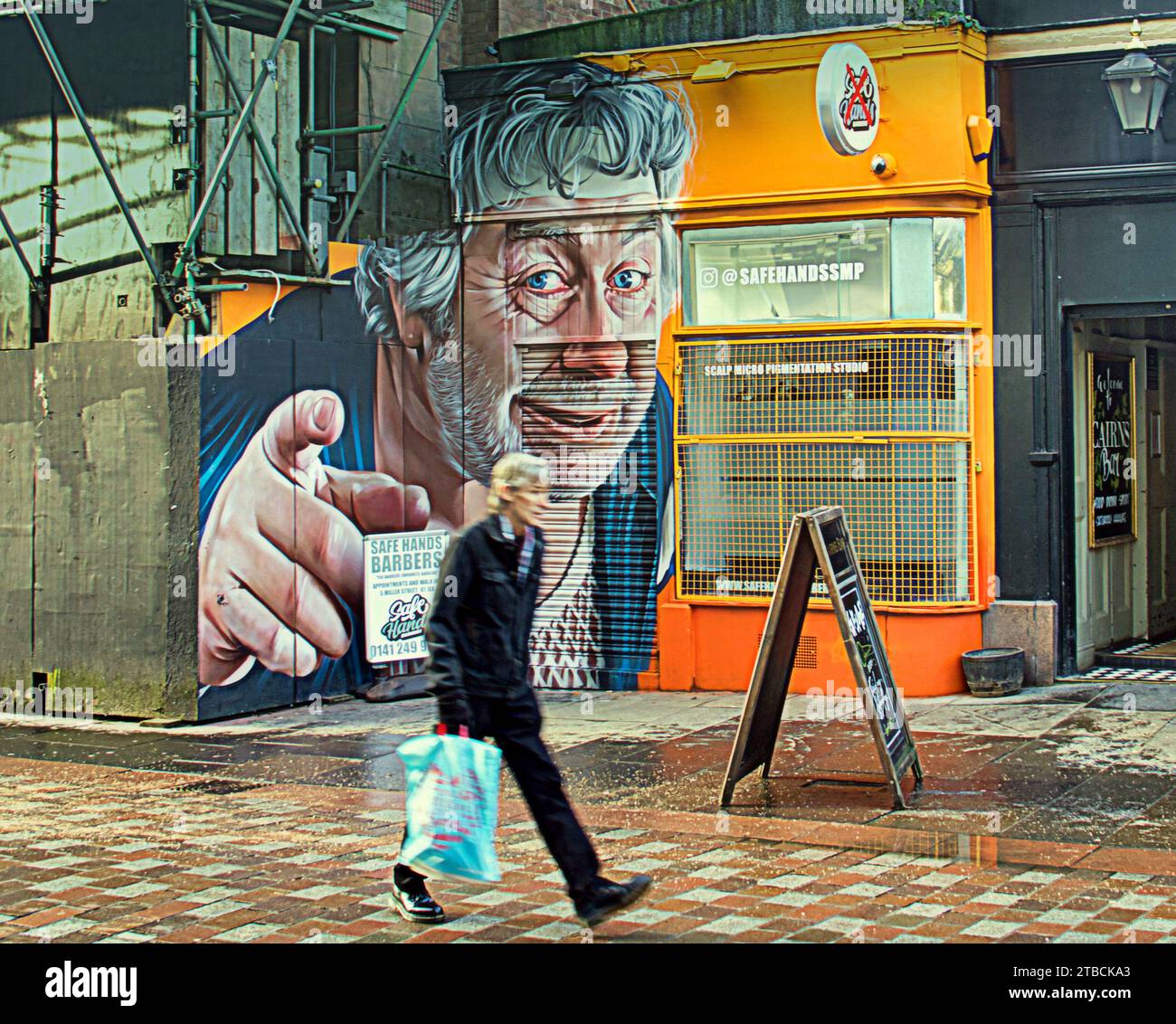 Glasgow, Scotland, UK. 6th December, 2023.  Mural and poster provided entertainment for christmas shoppers as local icon rab c nesbit was celebrated by local barber shop. Credit Gerard Ferry/Alamy Live News Stock Photo