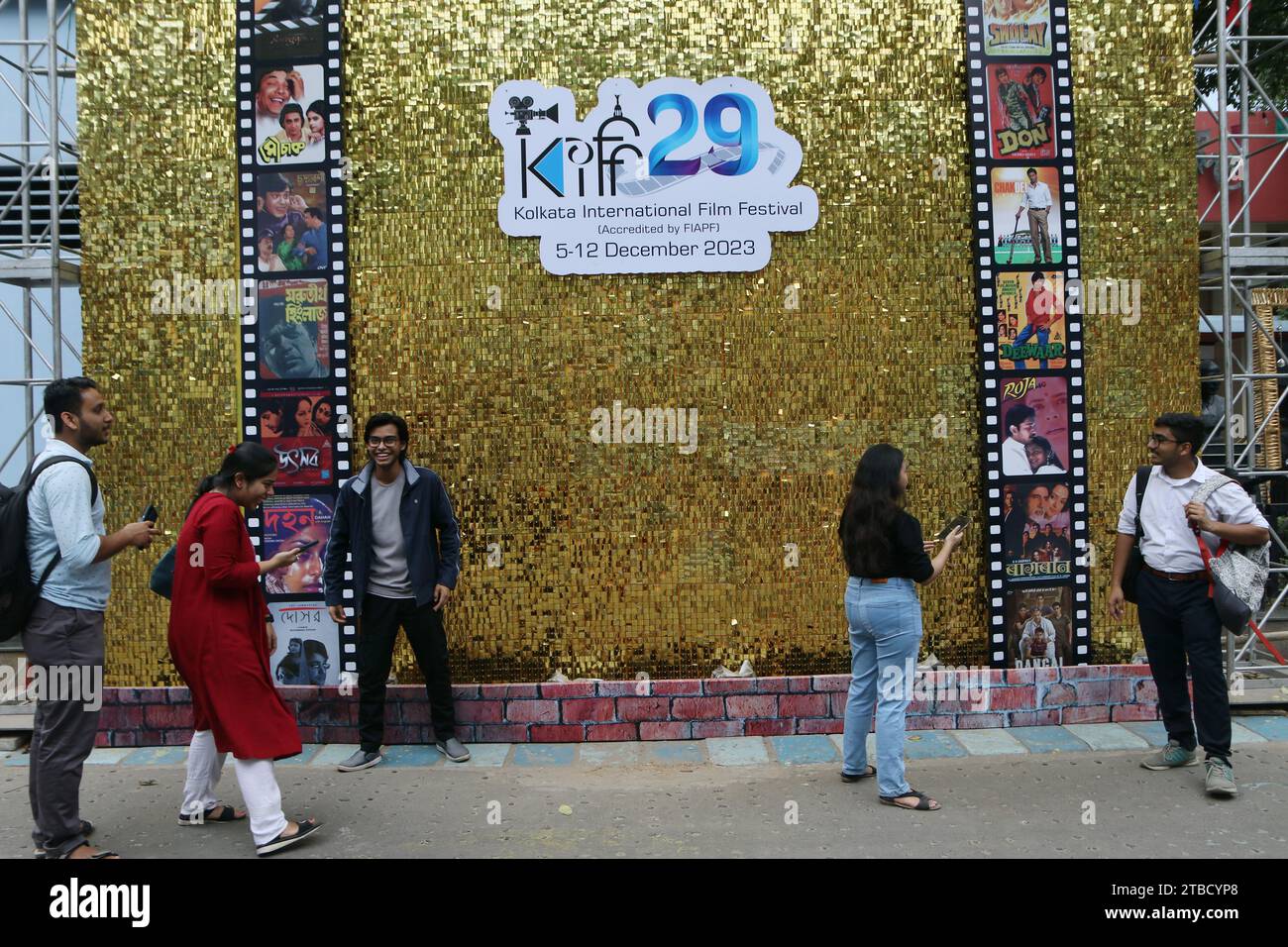 Kolkata, India. 06th Dec, 2023. Bollywood stars Salman Khan and Sonakshi Sinha are attending the inauguration of the 29th Kolkata International Film Festival in Kolkata, India, on December 5, 2023. (Photo by Debajyoti Chakraborty/NurPhoto)0 Credit: NurPhoto SRL/Alamy Live News Stock Photo