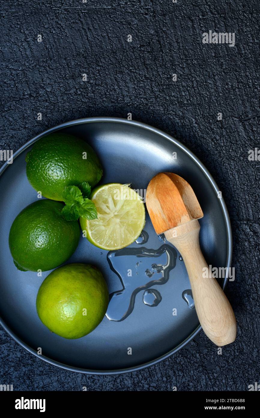 Citrus squeezer hi res stock photography and images Page 2 Alamy