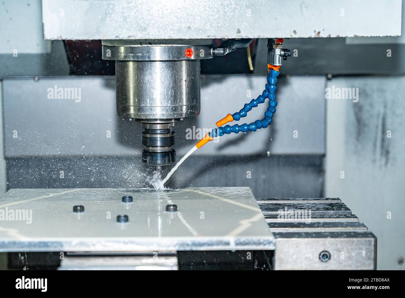 Cutting fluid hires stock photography and images Alamy