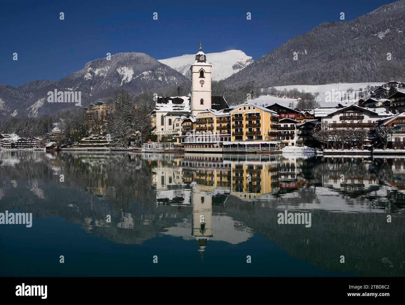 Winter landscape, Hotel Weisses Roessl, Sankt Wolfgang am Wolfgangsee with Schafberg, Salzkammergut, Land Salzburg, Austria Stock Photo