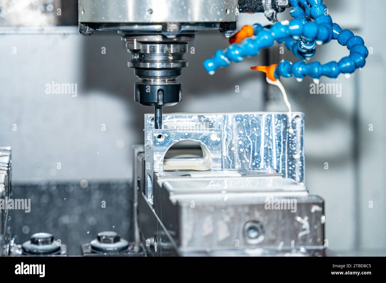 Cutting fluid hires stock photography and images Alamy