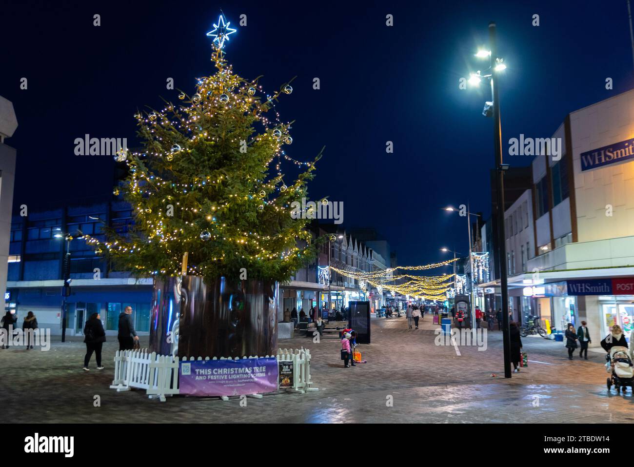 Southend on Sea High Street with Christmas tree and lights. Shopping precinct Stock Photo Alamy