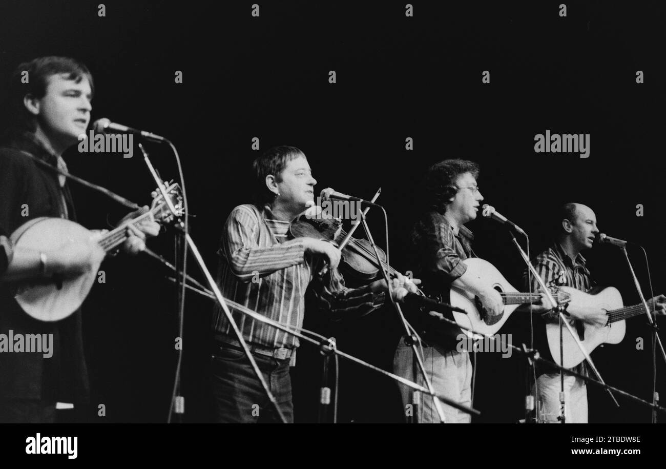 Whippersnapper the  British progressive folk group performing at the Merlin Theatre in Frome, Somerset in January 1987, Chris Leslie, Dave Swarbrick, Stock Photo