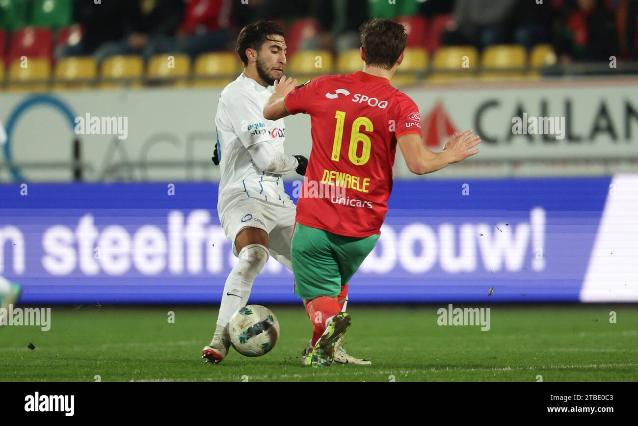Oostende, Belgium. 06th Dec, 2023. Genk's Anouar Ait El Hadj and Oostende's Sieben Dewaele fight for the ball during a Croky Cup 1/8 final match between KV Oostende and KRC Genk, in Oostende, Wednesday 06 December 2023. BELGA PHOTO VIRGINIE LEFOUR Credit: Belga News Agency/Alamy Live News Stock Photo