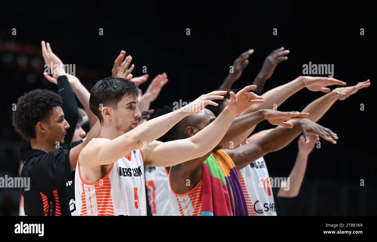 Chemnitz, Germany. 06th Dec, 2023. Basketball: Europe Cup, Niners Chemnitz - Pallacanestro Varese, Intermediate Round, Group L, Matchday 1, Chemnitz Arena. The Niners are happy about their victory. Credit: Hendrik Schmidt/dpa/Alamy Live News Stock Photo