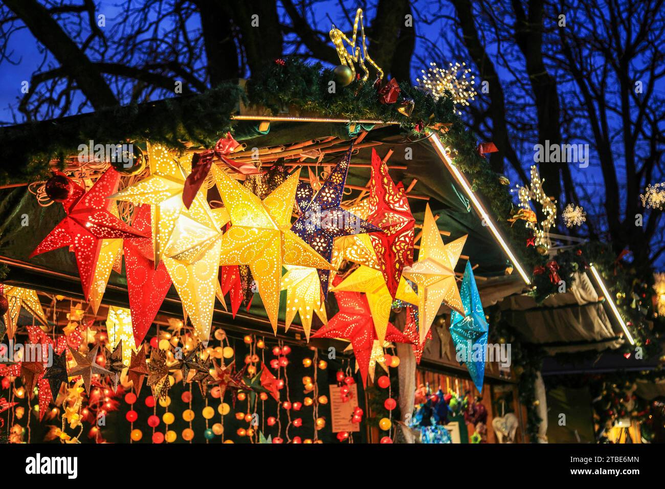 Star lanterns paper hi-res stock photography and images - Alamy