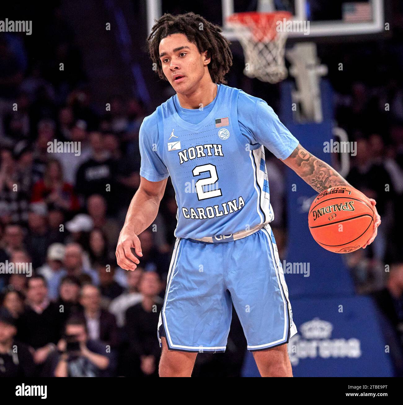 North Carolina Tar Heels guard Elliot Cadeau (2) brings the ball up