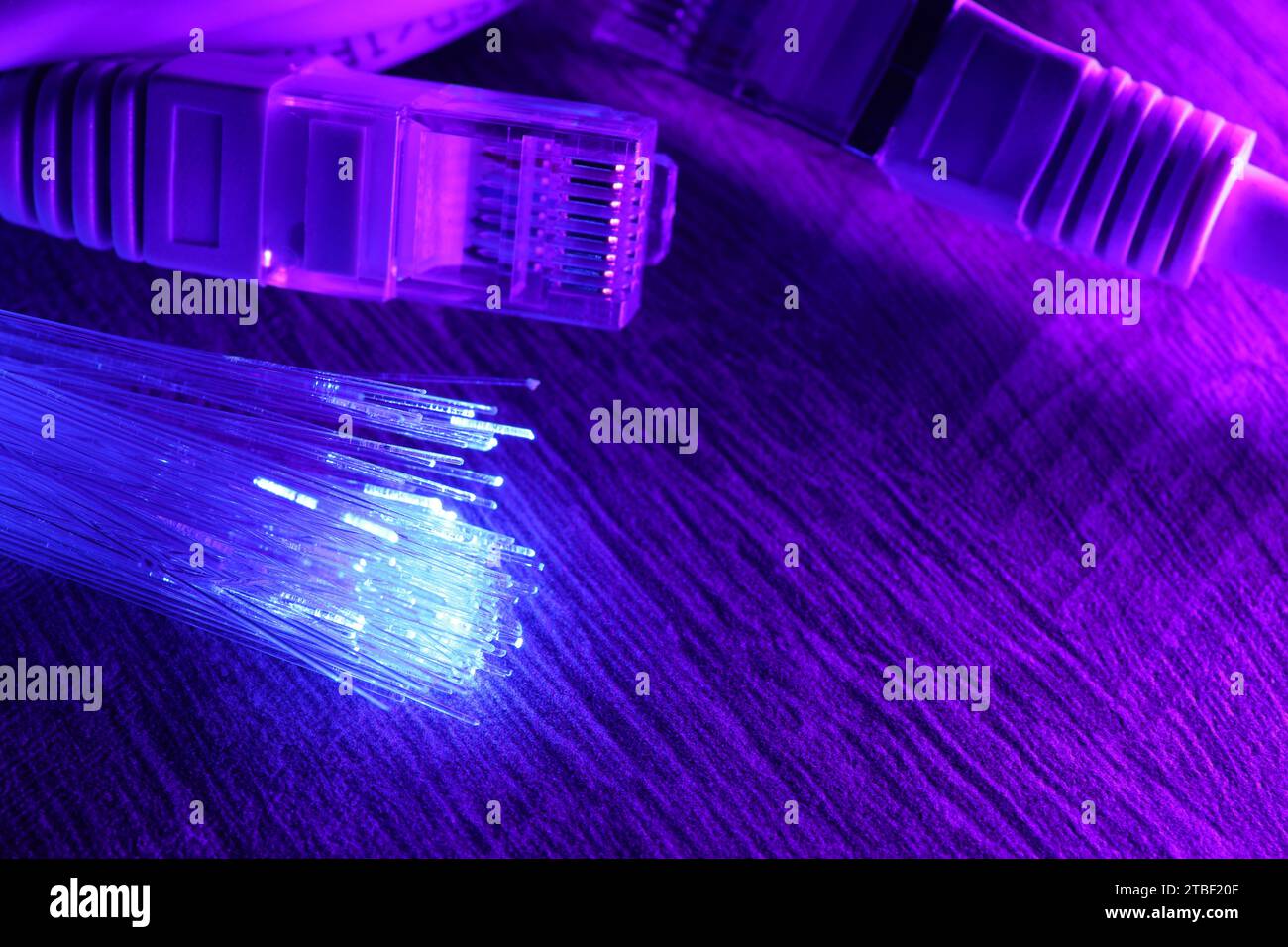 Optical fiber strands transmitting color light and cable with modular