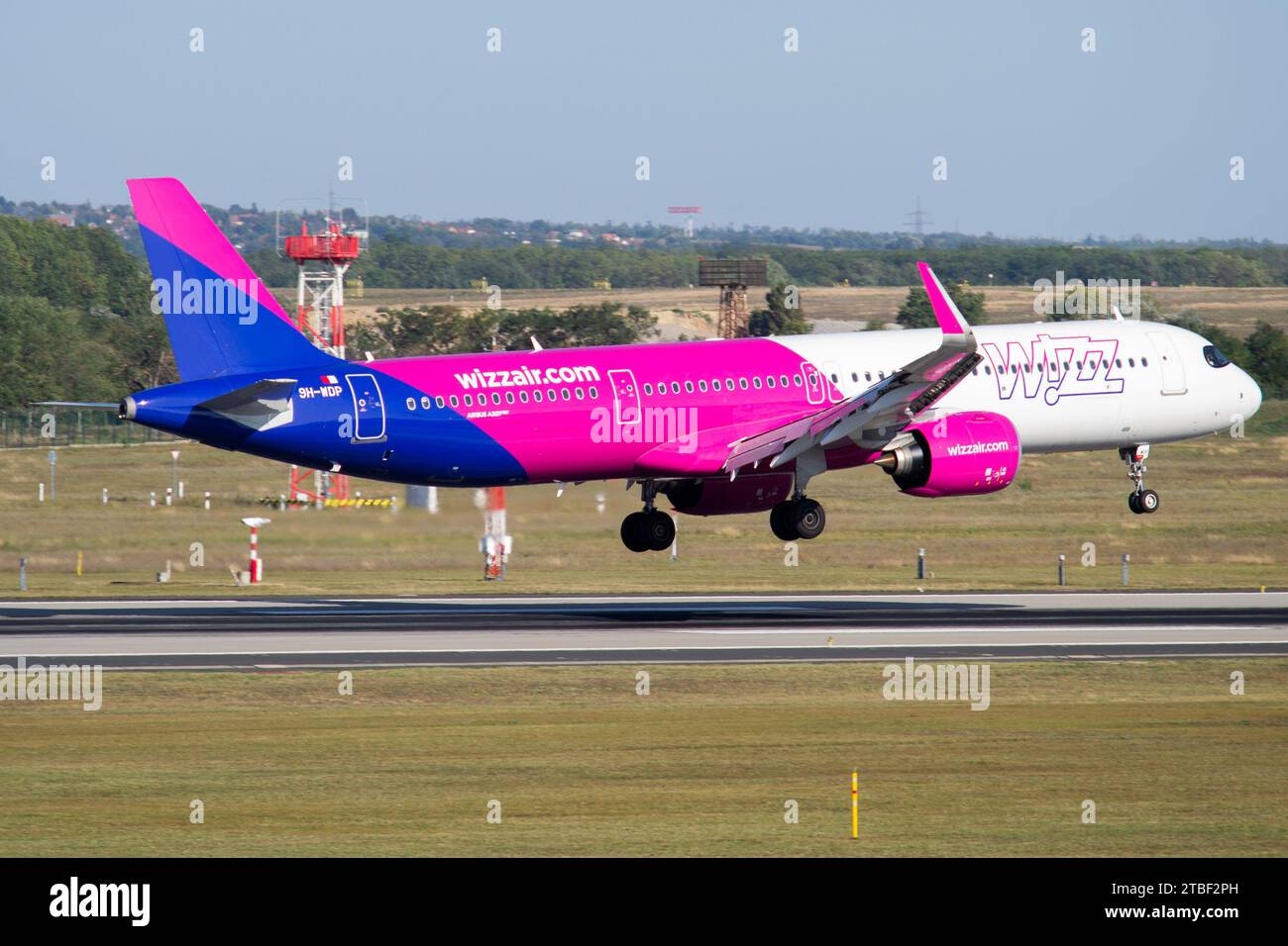 Wizz Air (Wizz Air Malta) A321neo 9H-WDP landing at Budapest Ferenc ...